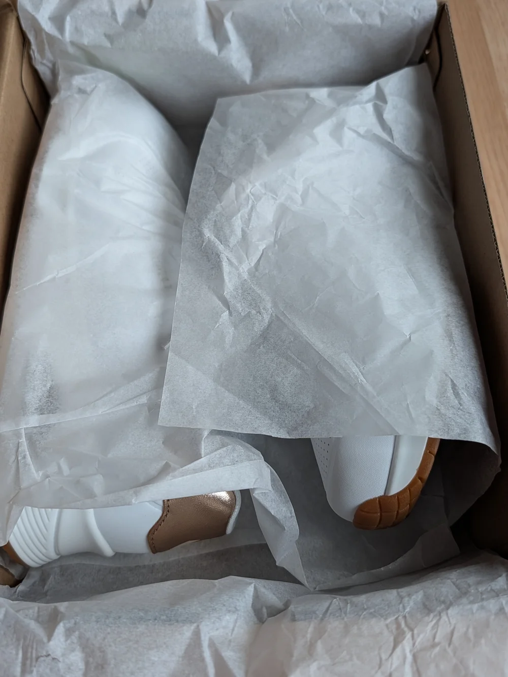 Skechers new box